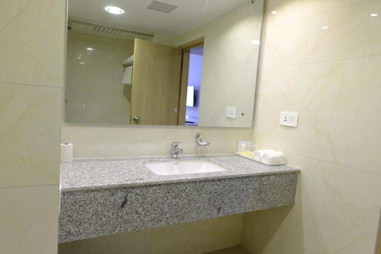Hotel Nirvana By Luxury International Paklihwa Экстерьер фото